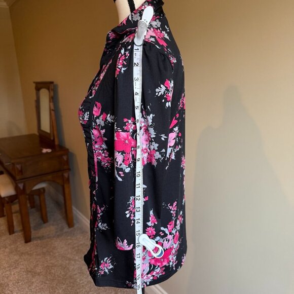 Denver Hayes black button down shirt pink flowers, ruching along button … - Picture 5 of 10